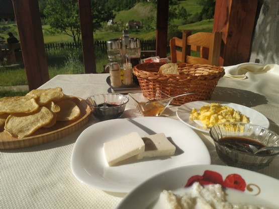 Ushqime tradicionale te zones Lepushe, Restorant Hotel Alpini Lepushe, Restorant Bujtina Bjeshket e Kelmendit Shkoder, Agro Turizmi Lepushe